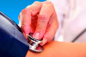 Misurazione della pressione sanguigna per la diagnosi di ipertensione