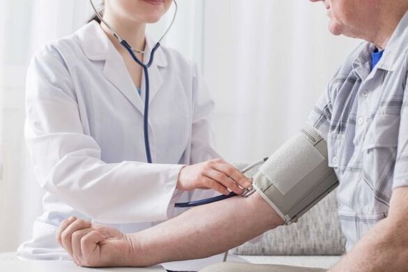 misurazione della pressione arteriosa per l'ipertensione
